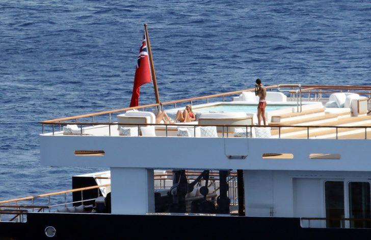 Sofia Richie saray gibi yatla adaları geziyor G5