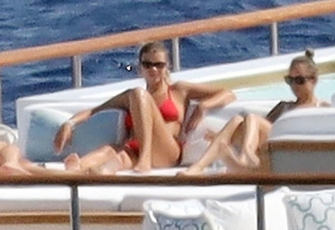 Sofia Richie saray gibi yatla adaları geziyor