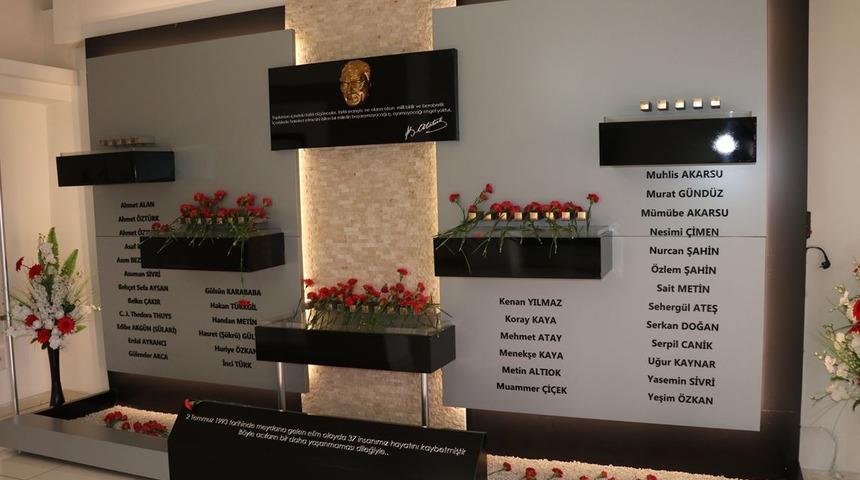 2 Temmuz Madımak katliamında hayatını kaybedenler anıldı