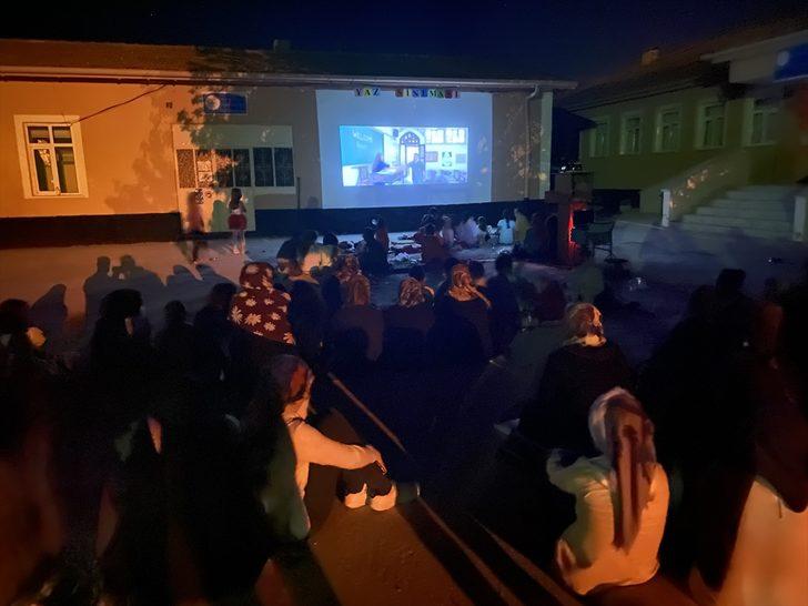 Aksaray'da köy okulu öğrencileri sinemayla tanıştı G3