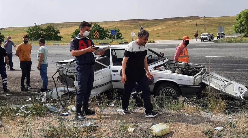 Kırıkkale'de feci kaza! İki otomobil çarpıştı: 1 ölü, 3 yaralı