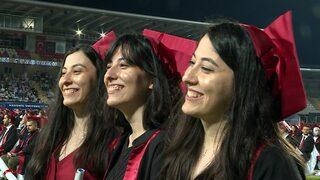 Üçüz kız kardeşler tıp fakültesinden mezun oldu