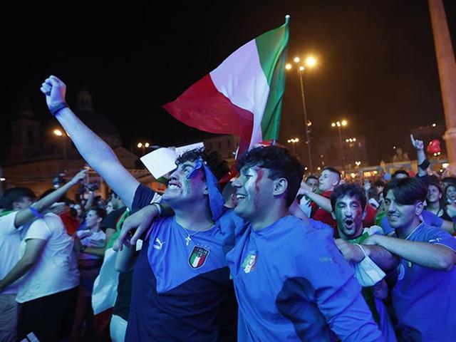 İtalyanlar, yarı finali coşkuyla kutladı