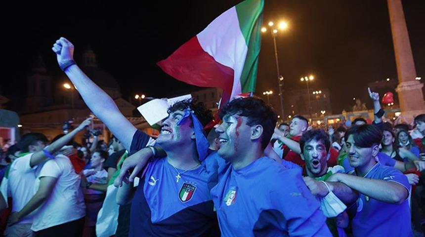 İtalyanlar, yarı finali coşkuyla kutladı