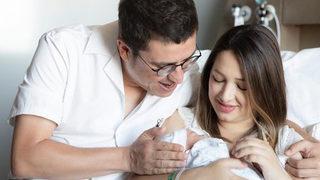 İbrahim Büyükak doğum yapan eşinin yerine geçince...