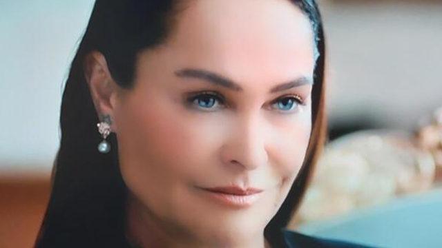 Hülya Avşar'dan filtresiz tatil pozu