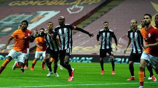  Beşiktaş, Atiba Hutchinson ile 1 yıllık anlaşma sağladı