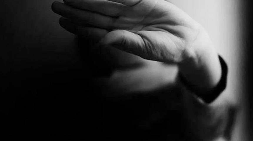 İzmit'teki iğrenç olayda yeni gelişme! Kızının çıplak fotoğraflarını çektiği iddia edilen babaya 5 yıl hapis