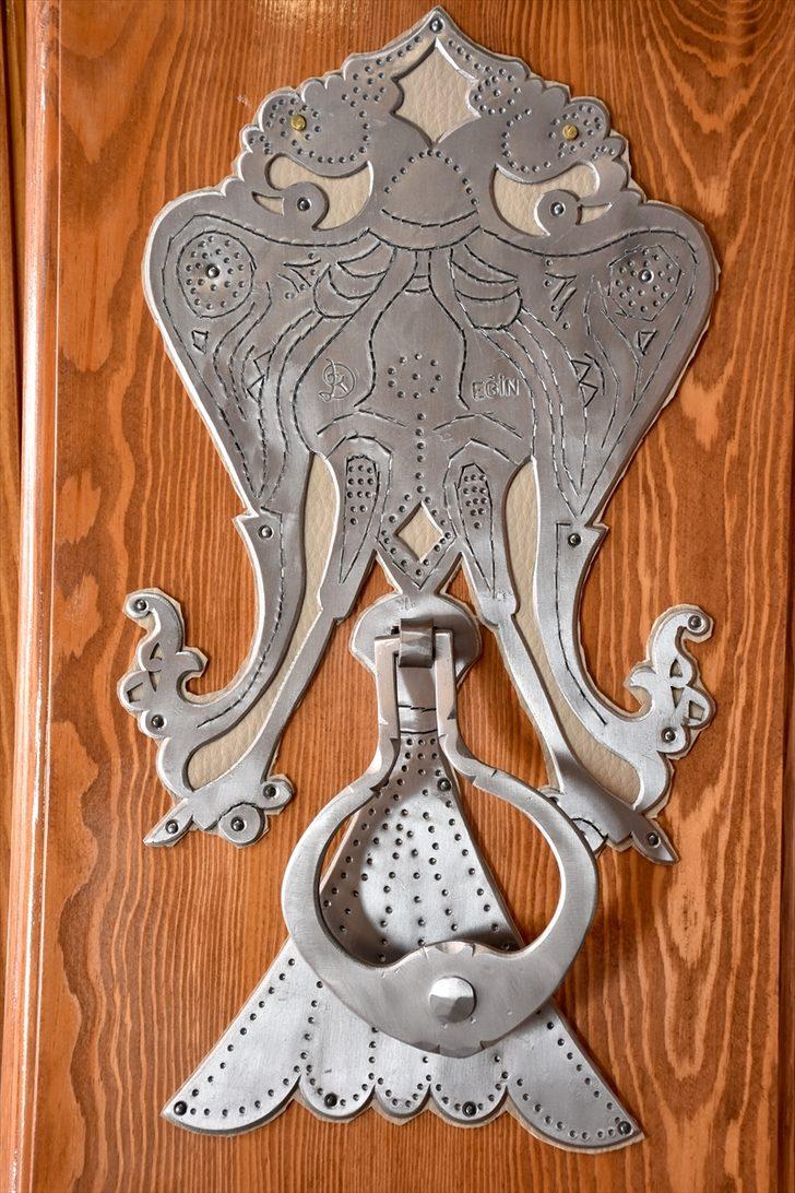 Kemaliye'nin asırlık kültürü kapı tokmakları, 5 kuşaktır aynı ailenin elinde şekilleniyor G4