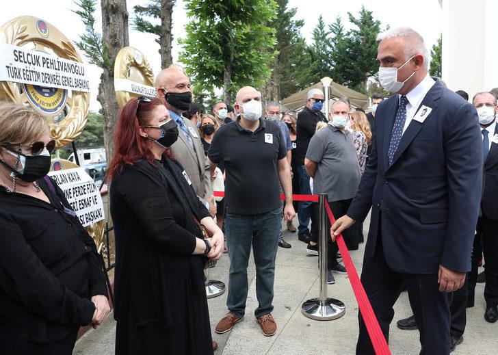 Yeşilçam'ın unutulmaz oyuncusu Kartal Tibet'e veda!  G1