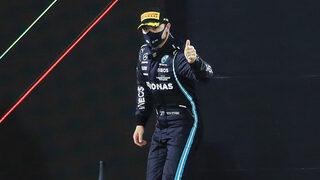 Lewis Hamilton sözleşmesini uzattı