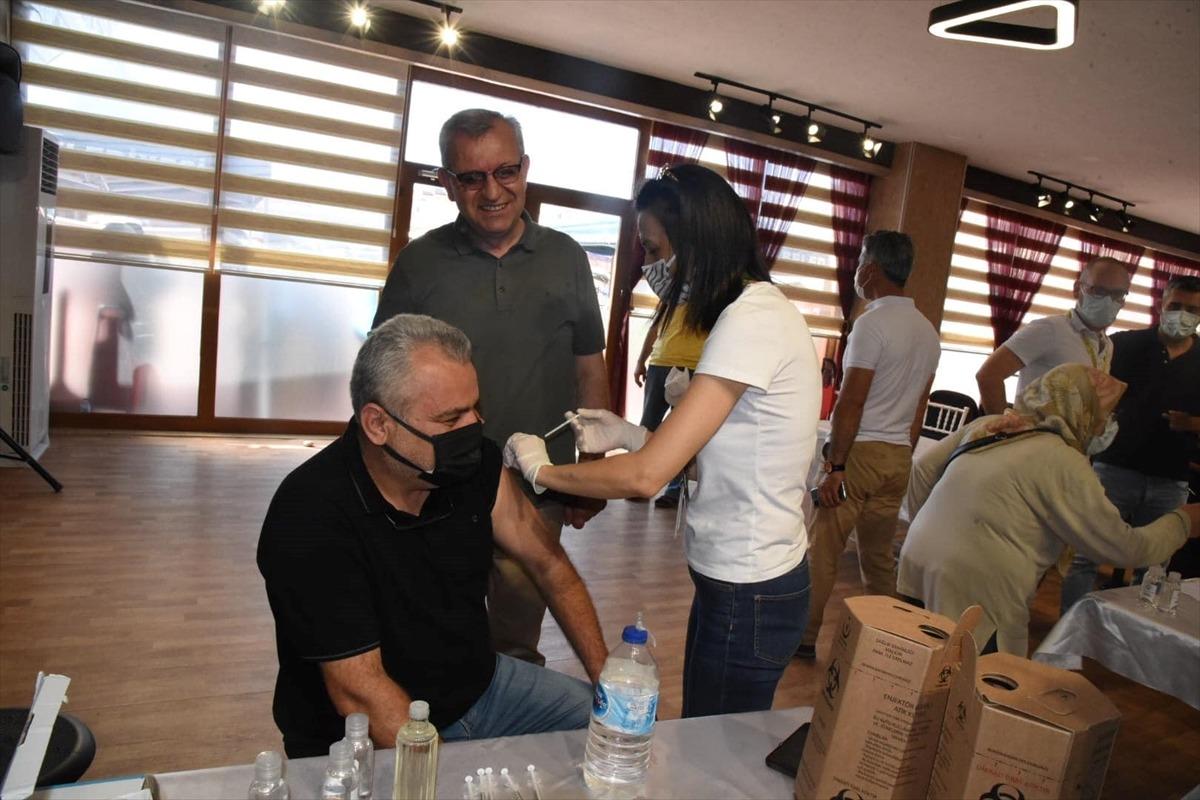 Edirne'de pazar yerinde Kovid-19 aşı uygulama merkezi oluşturuldu