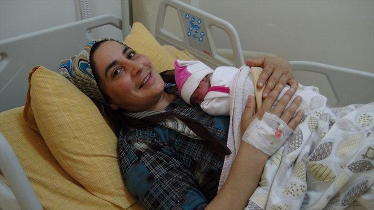 Afyonkarahisar'da 112 ekibi, hamile kadınının doğumunu ambulansta yaptırdı G1