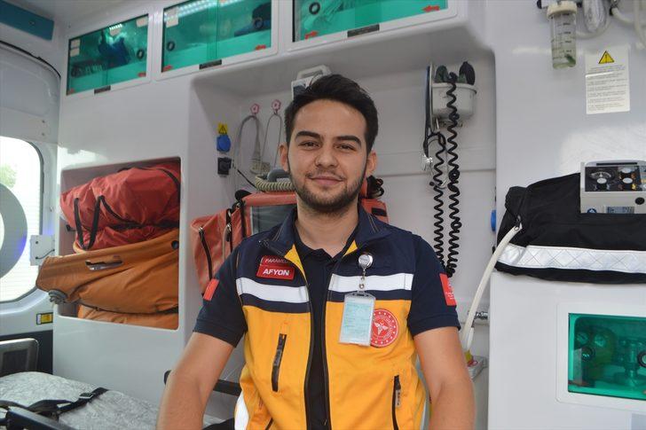 Afyonkarahisar'da 112 ekibi, hamile kadınının doğumunu ambulansta yaptırdı G3