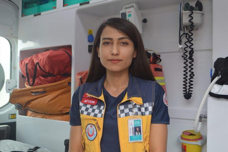 Afyonkarahisar'da 112 ekibi, hamile kadınının doğumunu ambulansta yaptırdı G4