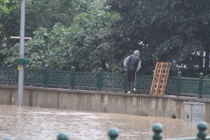 GÜNCELLEME 2 - Düzce'de sağanak su baskınlarına neden oldu G3