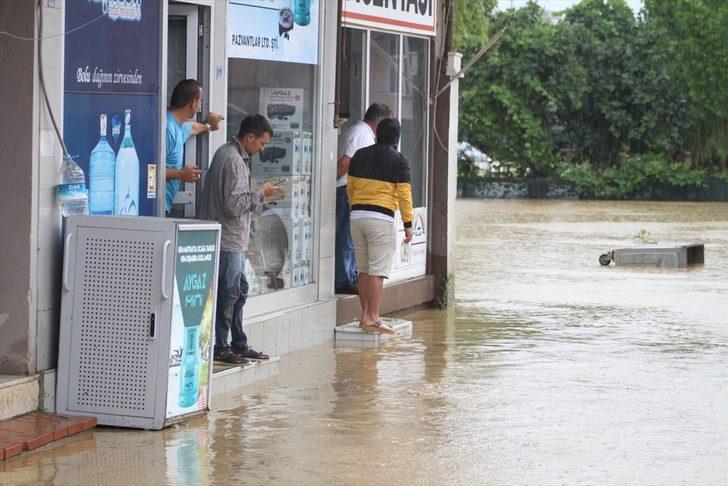 GÜNCELLEME 2 - Düzce'de sağanak su baskınlarına neden oldu G4