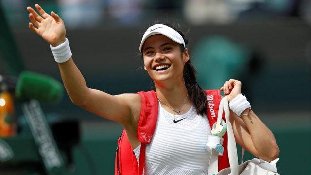 18 yaşındaki Emma Raducanu, Wimbledon'da 4. tura çıktı