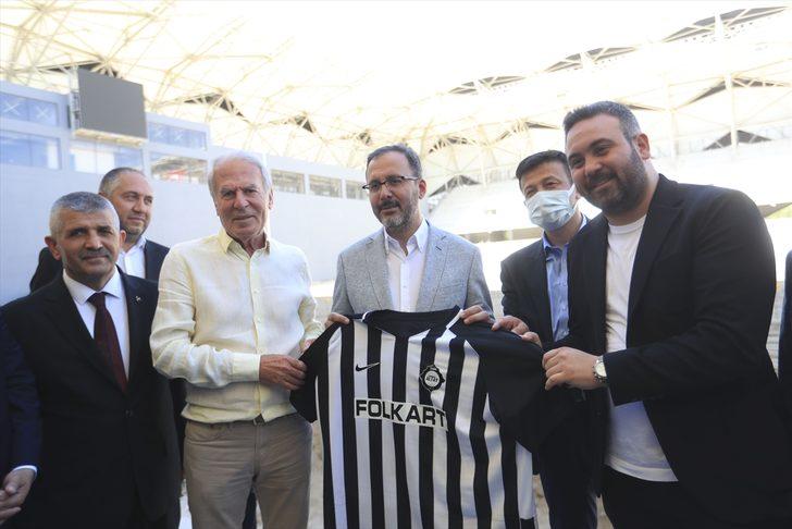 Gençlik ve Spor Bakanı Kasapoğlu, İzmir'de G4