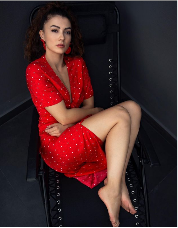 Aşk Mantık İntikam dizisinin Esra'sı Burcu Özberk set hallerini paylaştı! "İşte böyle böyle çalışıyoruz" G3