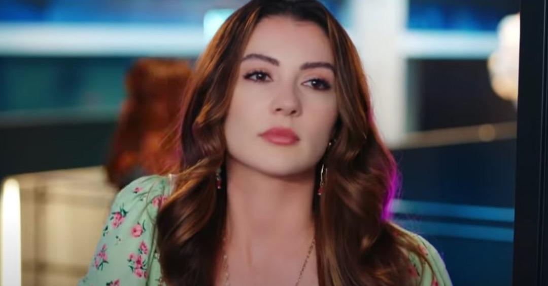 Aşk Mantık İntikam dizisinin Esra'sı Burcu &Ouml;zberk set hallerini paylaştı! "İşte b&ouml;yle b&ouml;yle &ccedil;alışıyoruz"