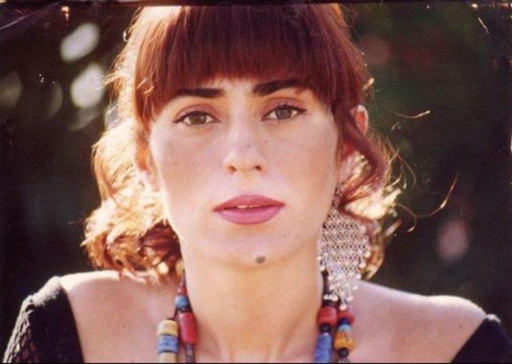 Yıldız Tilbe ay- yıldızlı yüzüğünü paylaştı takipçileri tırnaklarına takıldı: "Tırnaklarımı yemiyorum zaten yarım akıllıyım"  G3