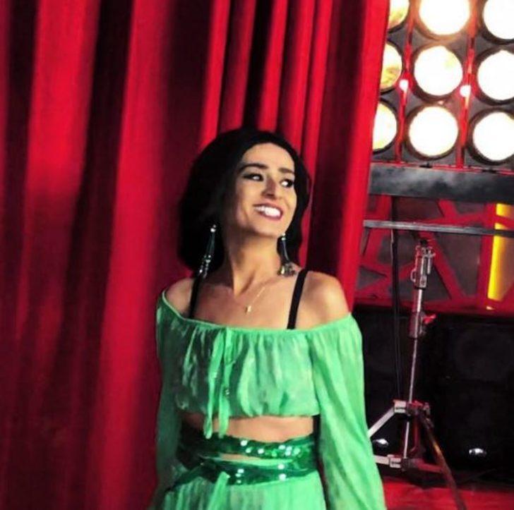 Yıldız Tilbe ay- yıldızlı yüzüğünü paylaştı takipçileri tırnaklarına takıldı: "Tırnaklarımı yemiyorum zaten yarım akıllıyım"  G4