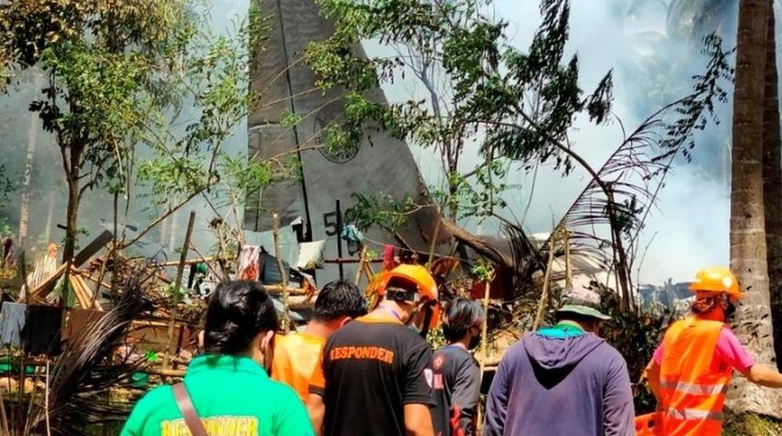 Filipinler'de 92 kişiyi taşıyan askeri u&ccedil;ak d&uuml;şt&uuml;