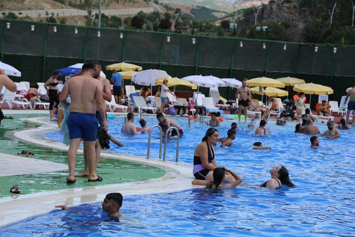 Kısıtlamasız ilk pazar günü sokaklara akın ettiler! G1