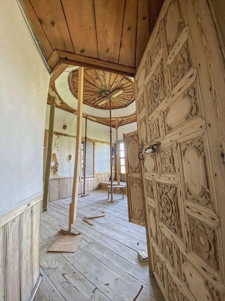 Serdengeçti'ye ait tarihi konağın restorasyonunda bulunan belgeler koruma altına alındı G4