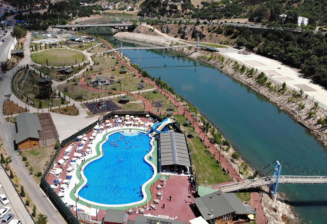 Kısıtlamasız ilk pazar g&uuml;n&uuml; sokaklara akın ettiler!