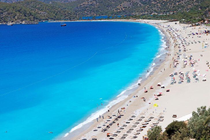 Tatilciler Antalya'nın ünlü Kaputaş Plajı'nda yoğunluk oluşturdu G1