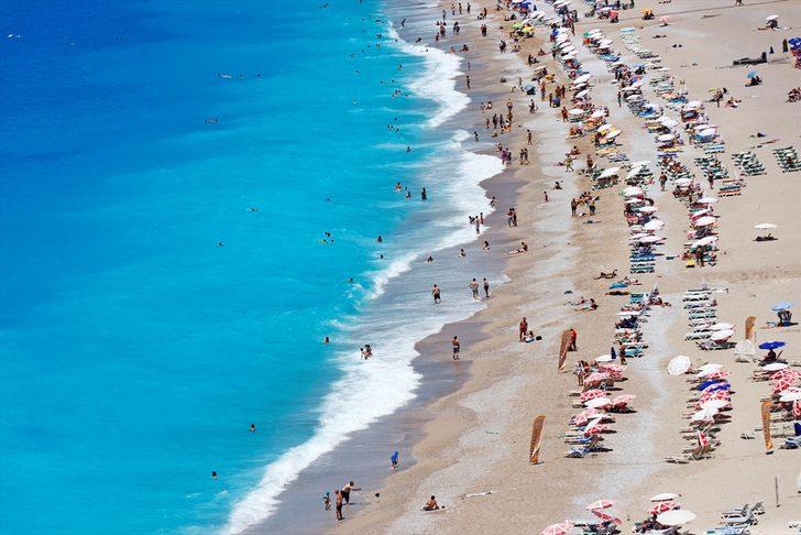 Tatilciler Antalya'nın ünlü Kaputaş Plajı'nda yoğunluk oluşturdu G2