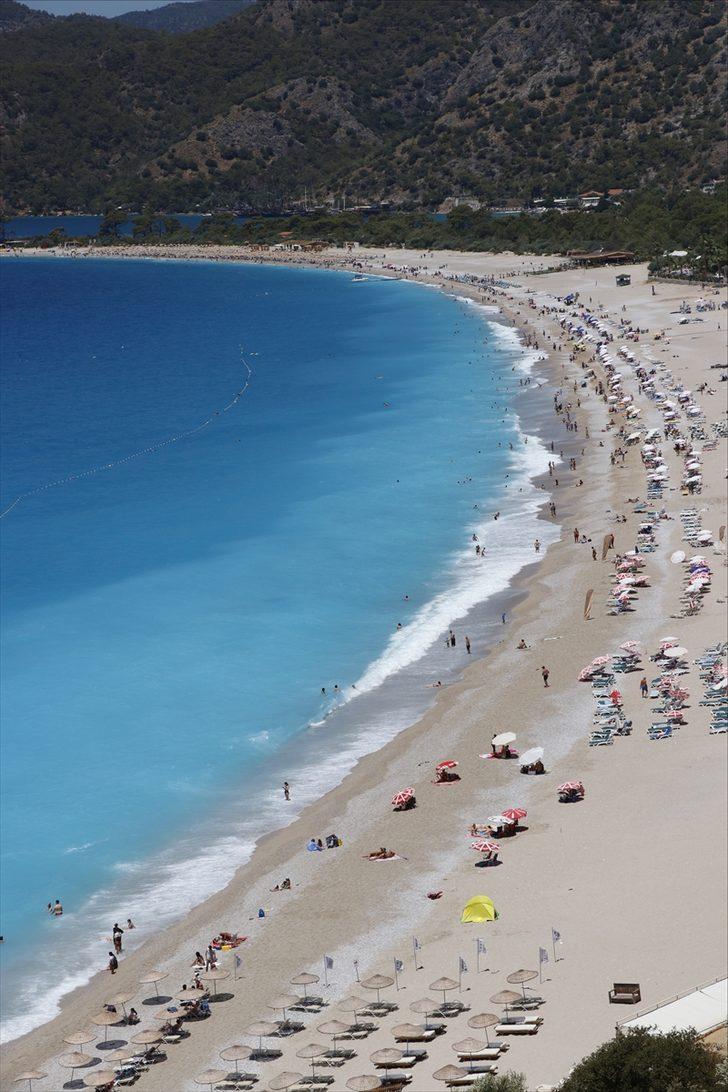 Tatilciler Antalya'nın ünlü Kaputaş Plajı'nda yoğunluk oluşturdu G3