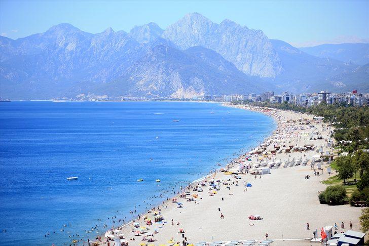 Tatilciler Antalya'nın ünlü Kaputaş Plajı'nda yoğunluk oluşturdu G4