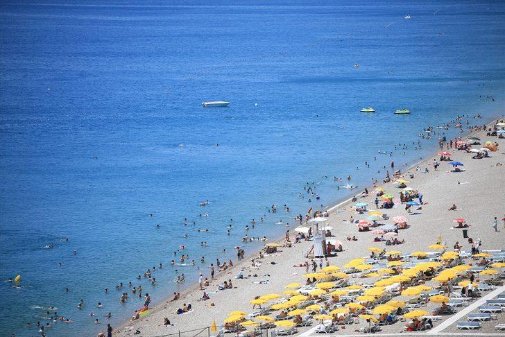 Tatilciler Antalya'nın ünlü Kaputaş Plajı'nda yoğunluk oluşturdu G5