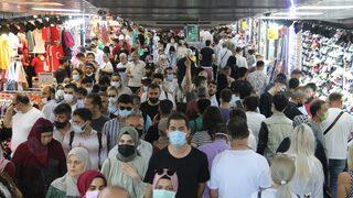 Eminönü'nde 'iğne atsan yere düşmez' dedirten görüntü!