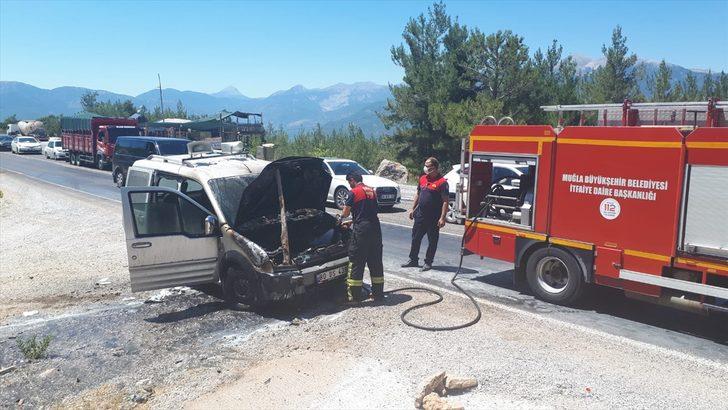 Muğla'da alev alan 2 araç kullanılamaz hale geldi G2