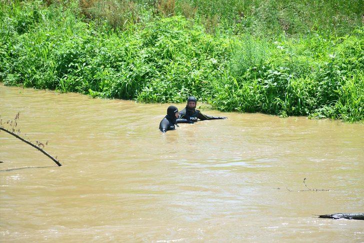 Sakarya Nehri'nde kaybolan genci arama çalışmaları sürüyor G4