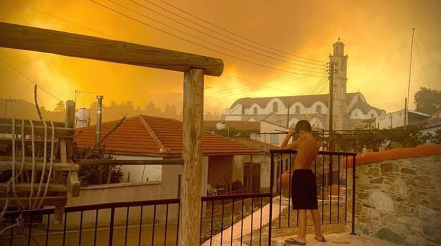 Kıbrıs'ta kontrol altına alınamayan yangına m&uuml;dahale i&ccedil;in bir dizi &uuml;lke yardım g&ouml;nderdi