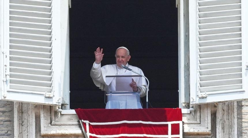 Vatikan: Papa Francesco başarılı bir bağırsak ameliyatı ge&ccedil;irdi