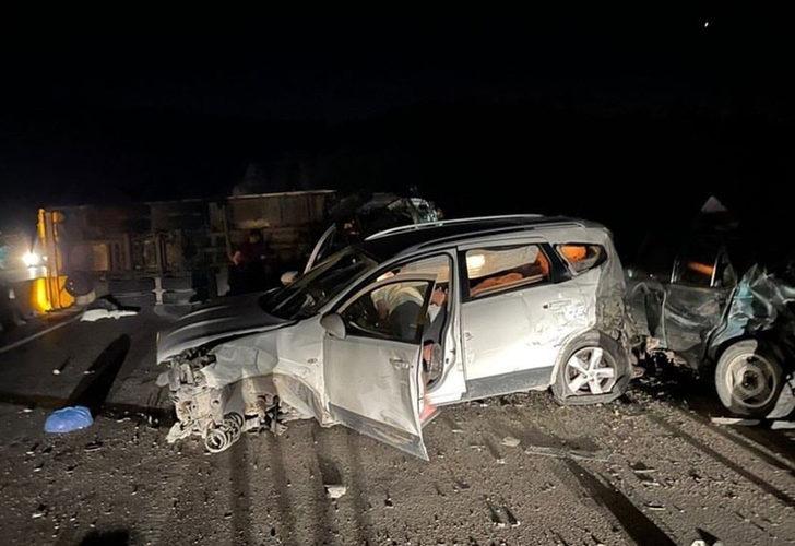 Faciadan dönüldü! Freni boşaldı, araç konvoyunu görünce kamyonunu yan yatırdı G4