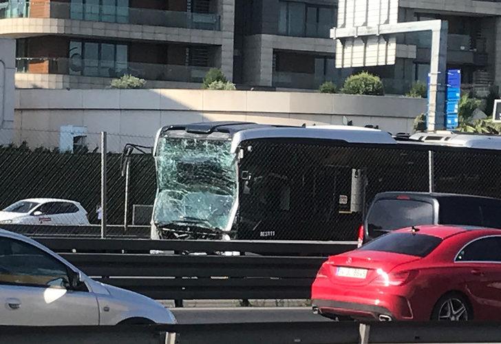 Son Dakika: İstanbul'da metrobüs kazası! Çok sayıda ekip sevk edildi G4