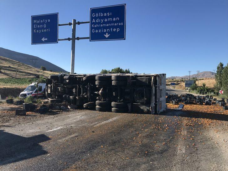 Malatya'da kayısı yüklü kamyon devrildi: 1 ölü, 2 yaralı G1