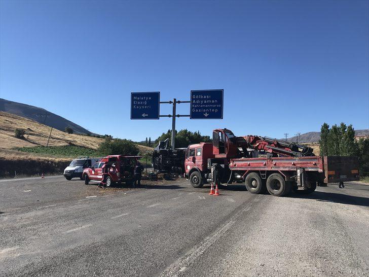 Malatya'da kayısı yüklü kamyon devrildi: 1 ölü, 2 yaralı G2