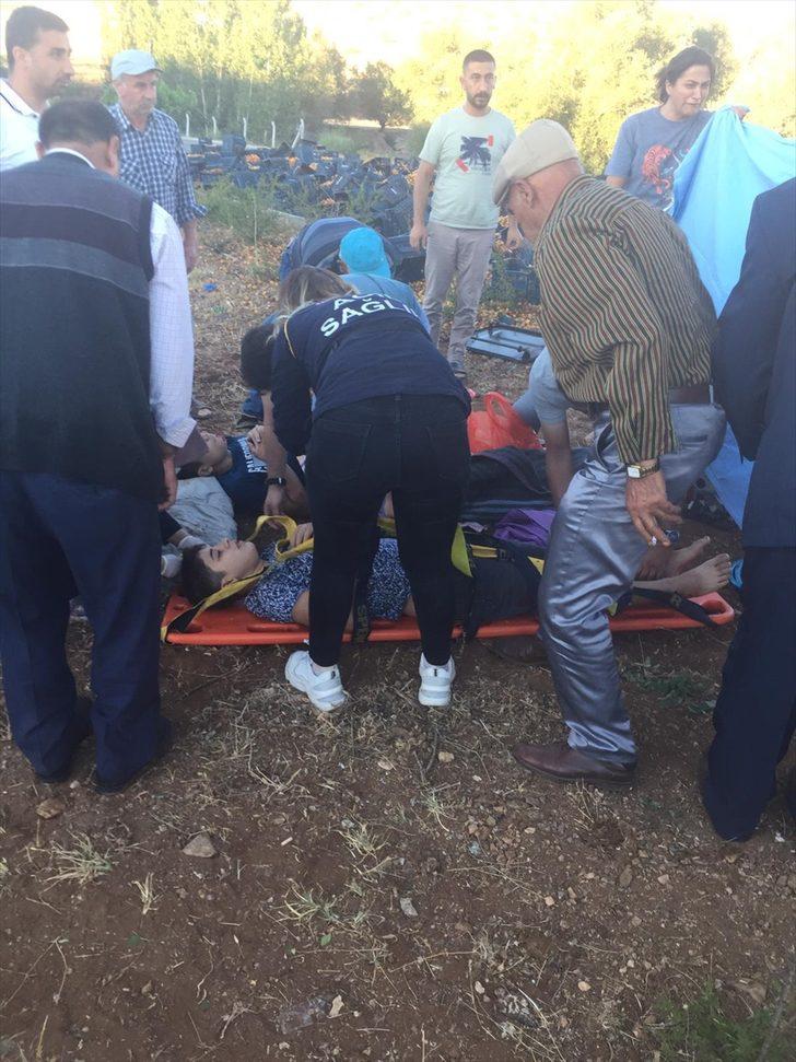 Malatya'da kayısı yüklü kamyon devrildi: 1 ölü, 2 yaralı G3