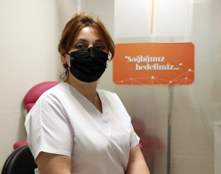 Ailesiyle Kovid-19'u atlatan Serpil hemşire, aşılama çalışmalarında fedakarca görev yapıyor G2