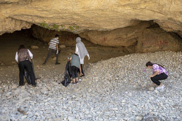 Diyarbakır Çermik'te tarihi mekanların çöpleri gönüllülerin eliyle temizleniyor G5