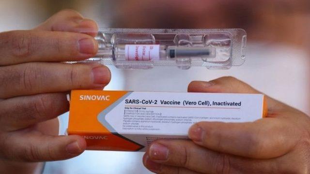 Covid: Sinovac aşısının uygulandığı Endonezya da sağlık &ccedil;alışanlarına &uuml;&ccedil;&uuml;nc&uuml; doz &ccedil;ağrısı 3