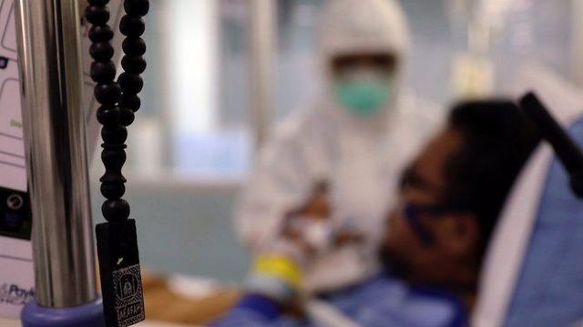 Covid: Sinovac aşısının uygulandığı Endonezya da sağlık &ccedil;alışanlarına &uuml;&ccedil;&uuml;nc&uuml; doz &ccedil;ağrısı 4
